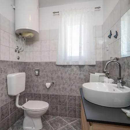 Fiore-1 By Interhome